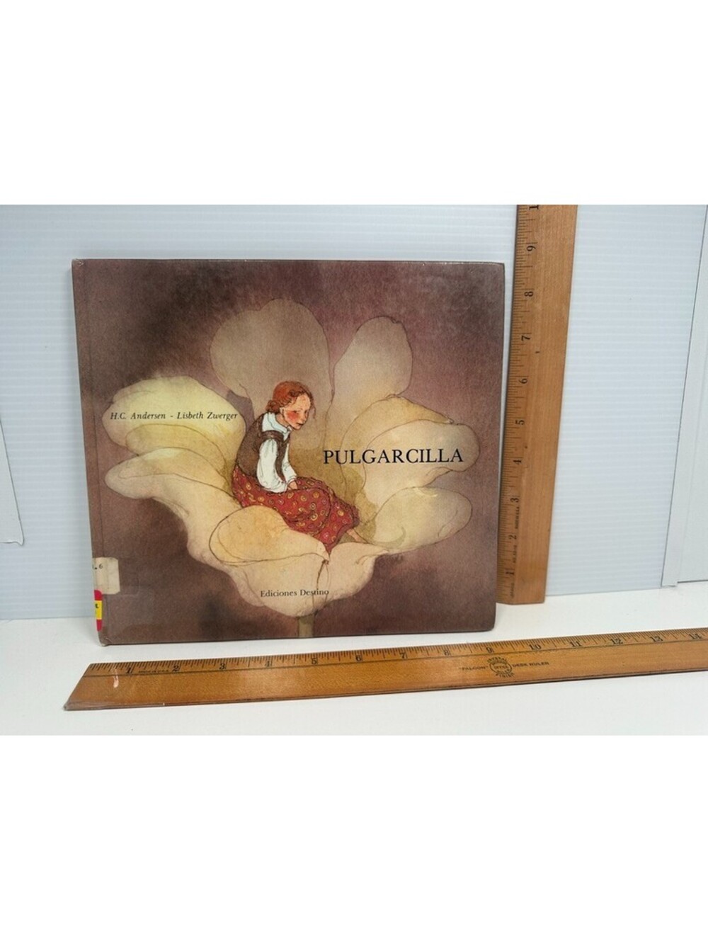 Pulgarcilla HC Andersen Lisbeth Zwerger Spanish Bk Thumbelina Ediciones Destino